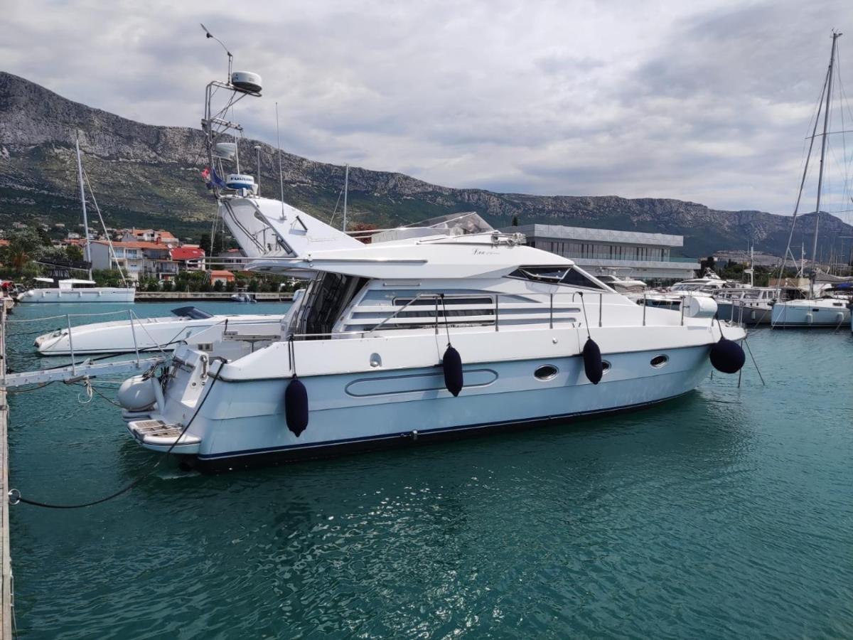 Luxury Yacht - Lex Of The Seas Hotel Сплит Екстериор снимка
