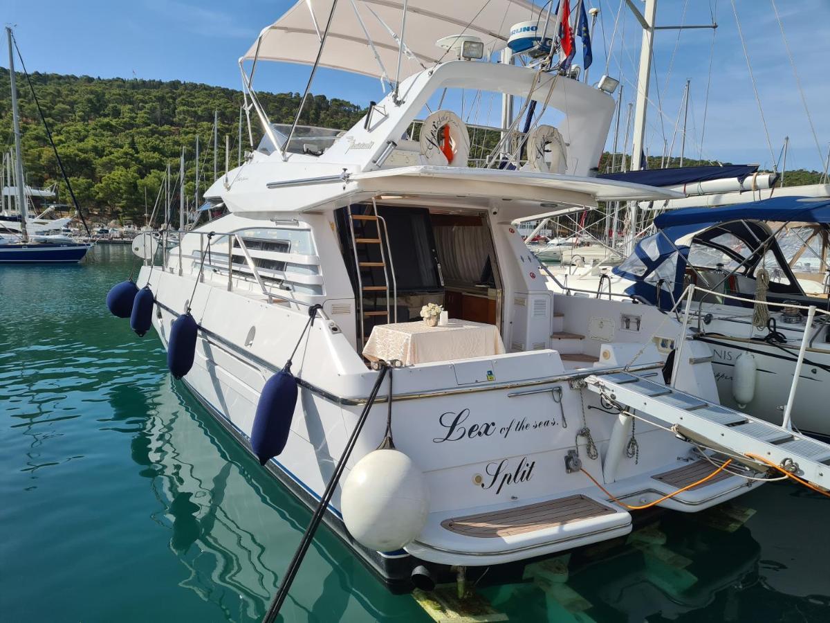 Luxury Yacht - Lex Of The Seas Hotel Сплит Екстериор снимка
